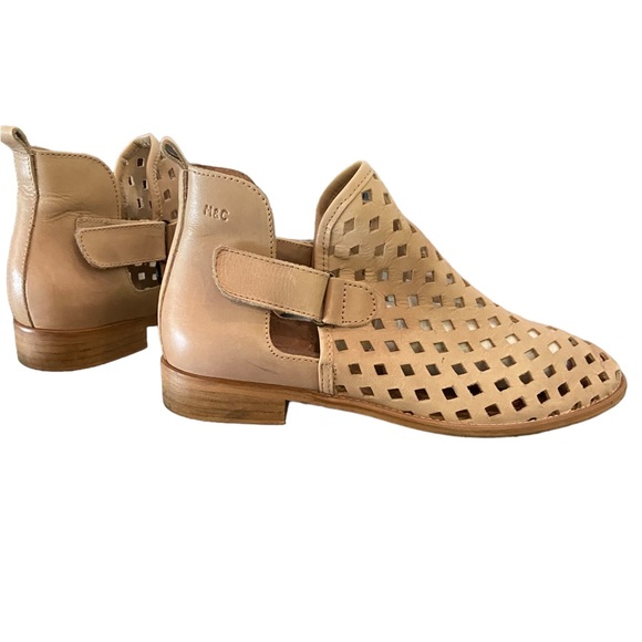 Muse & Cloud Anthropologie leather ankle booties. Tan. Excellent condition. Sz 9 - Picture 2 of 10